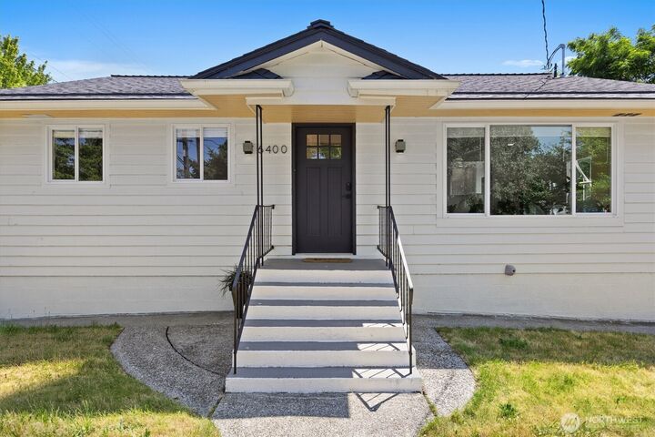 Property Photo: 6400 44th Avenue S WA 98118