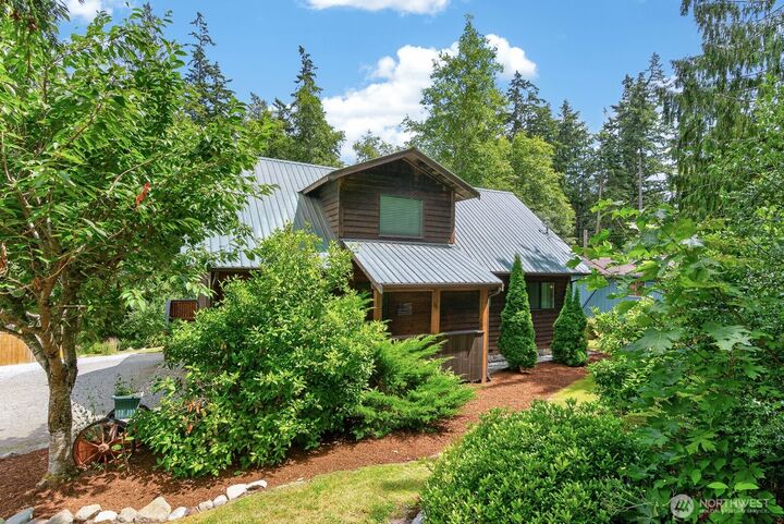 Property Photo: 1649 Hemlock Drive WA 98282