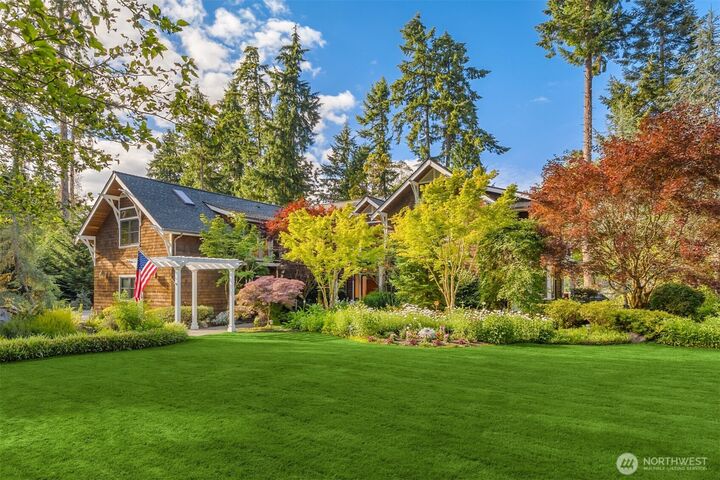 Property Photo:  10374  Country Club Road  WA 98110 