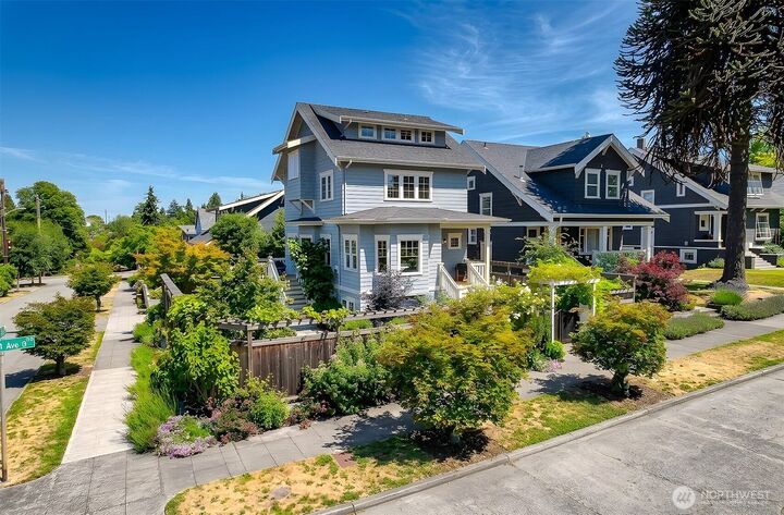 Property Photo:  2222  Warren Avenue N  WA 98109 