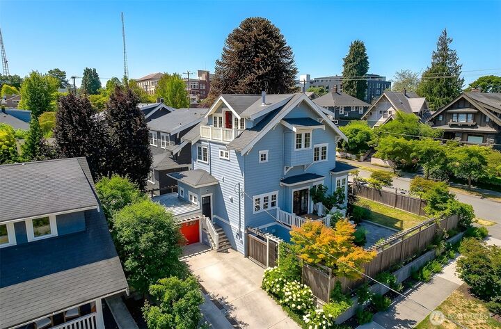 Property Photo:  2222  Warren Avenue N  WA 98109 