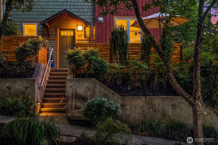 Property Photo:  3824  Evanston Avenue N 11  WA 98103 
