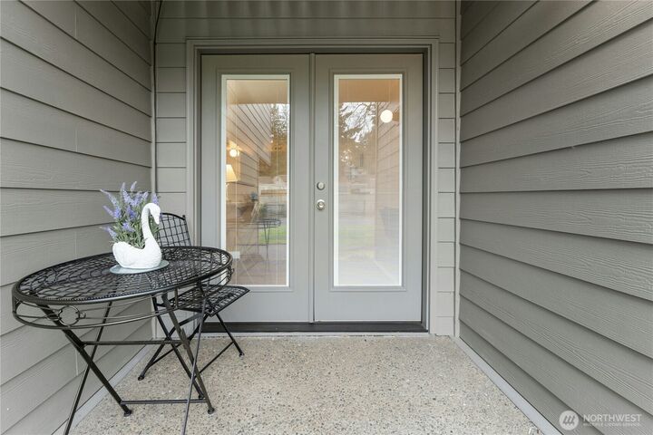 Property Photo:  6440  139th Place NE 12  WA 98052 