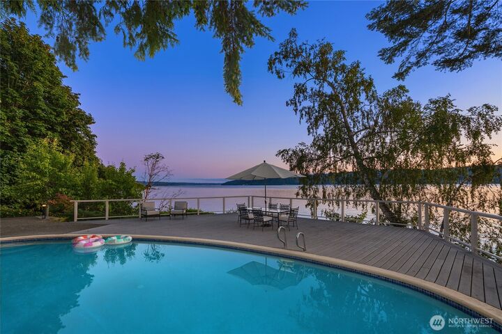 Property Photo: 5858 Crystal Springs Drive NE WA 98110