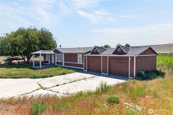 Property Photo:  2643 W Bench Road  WA 99344 