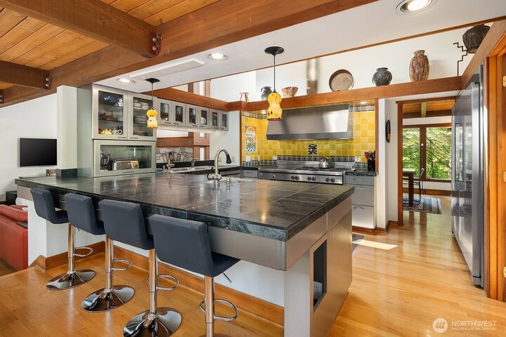 Property Photo: 3825 132nd Avenue NE WA 98005