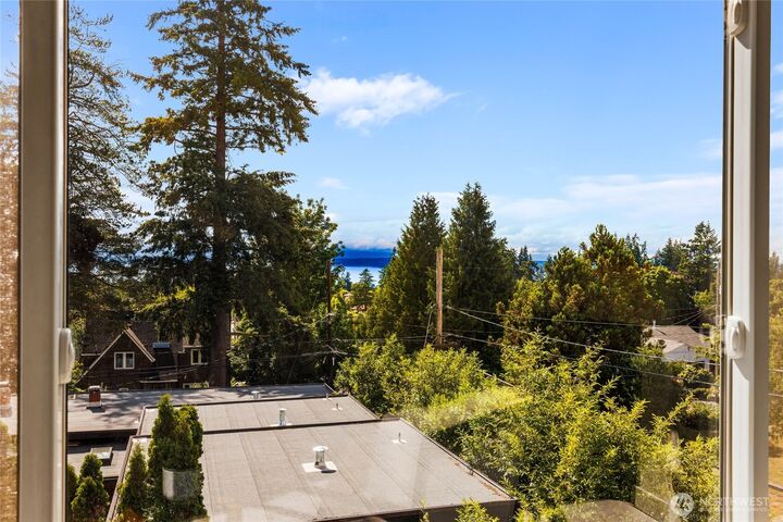 Property Photo: 215 N 120th Street 301 WA 98133