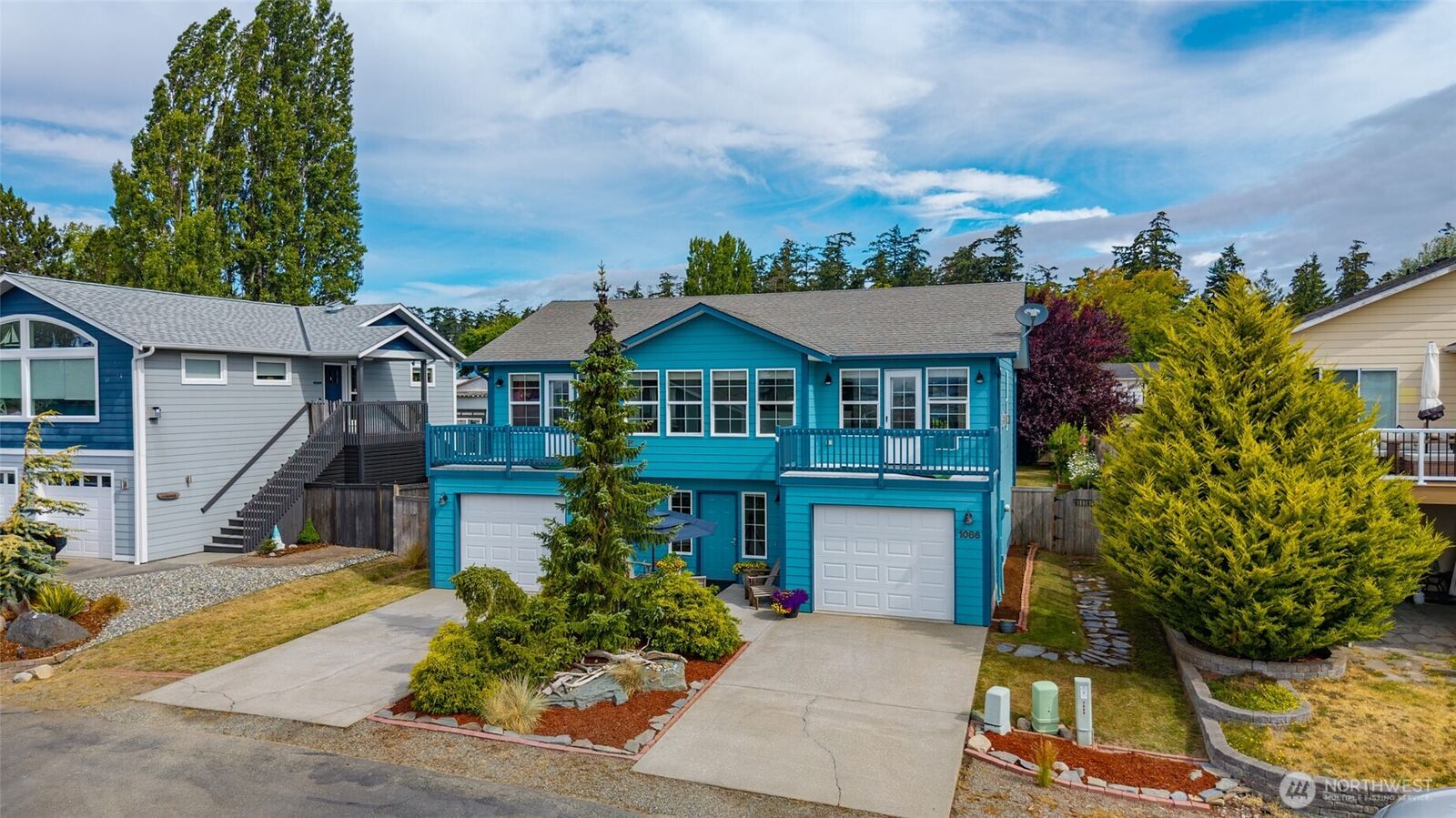 Property Photo:  1086  Landing Circle  WA 98277 