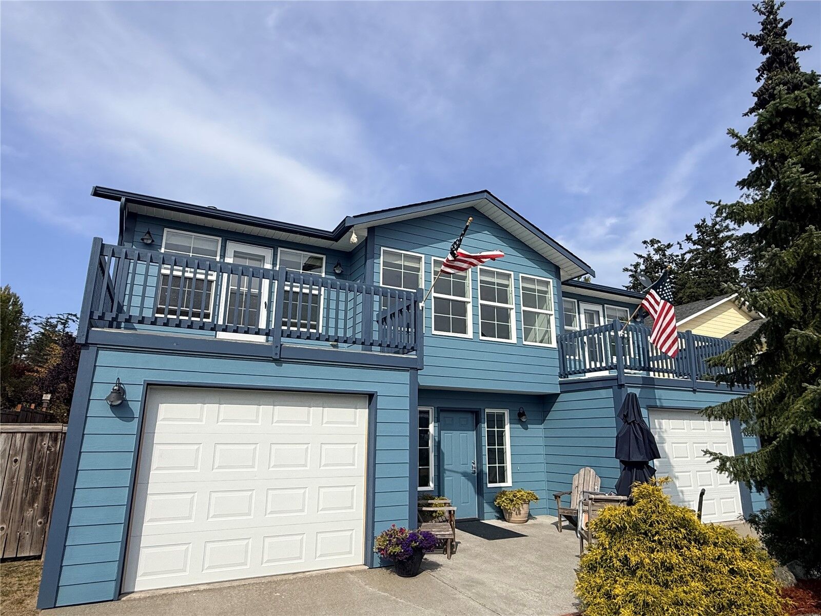 Property Photo: 1086 Landing Circle WA 98277