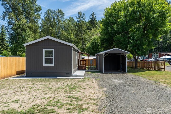 Property Photo:  102  Sir Lancelot Way  WA 98611 