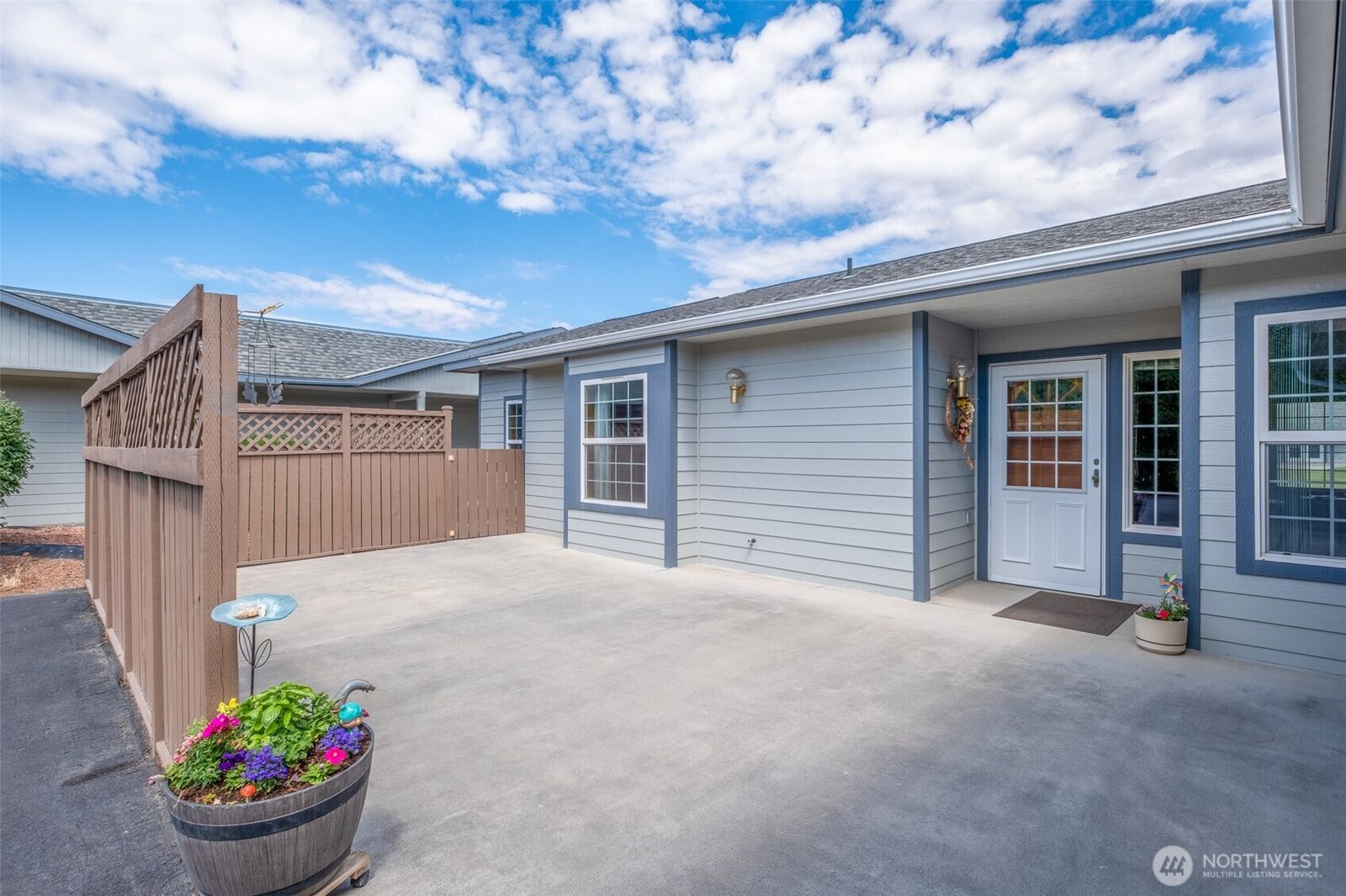 Property Photo: 1000 13th Avenue SW 18 WA 98848