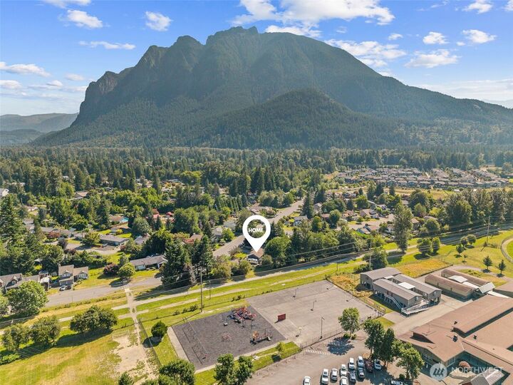 Property Photo:  325 NE 4th Street  WA 98045 