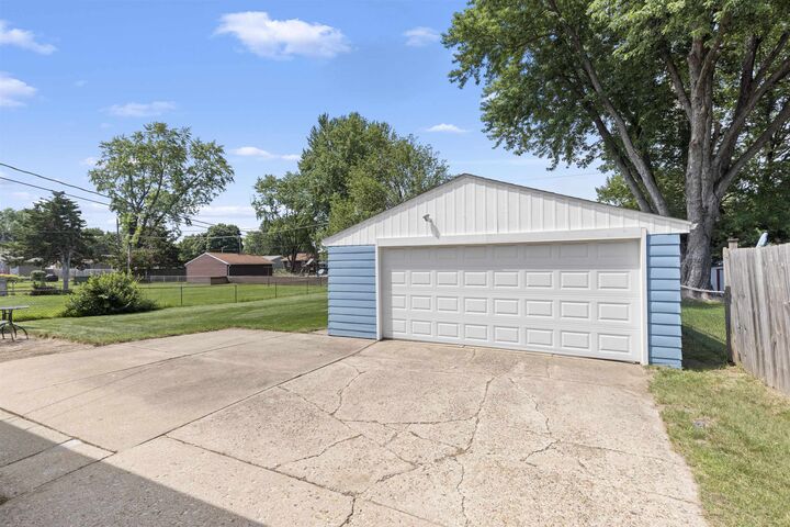 Property Photo:  2112 Maple Avenue  IL 61111 