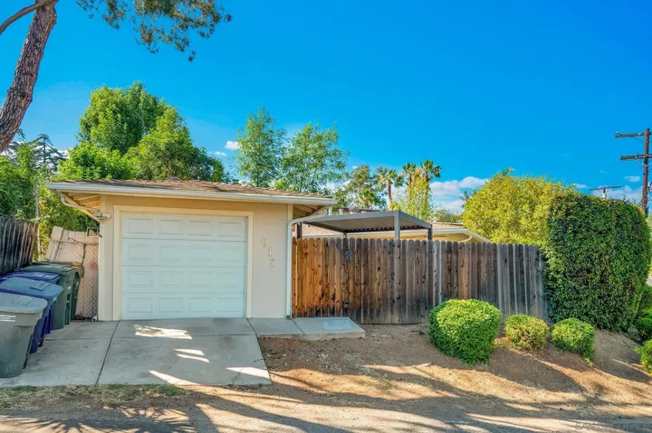 Property Photo: 917 Chestnut St CA 92025