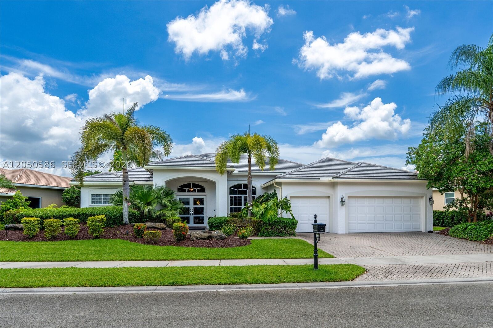Property Photo: 3855 Oak Ridge Cir FL 33331
