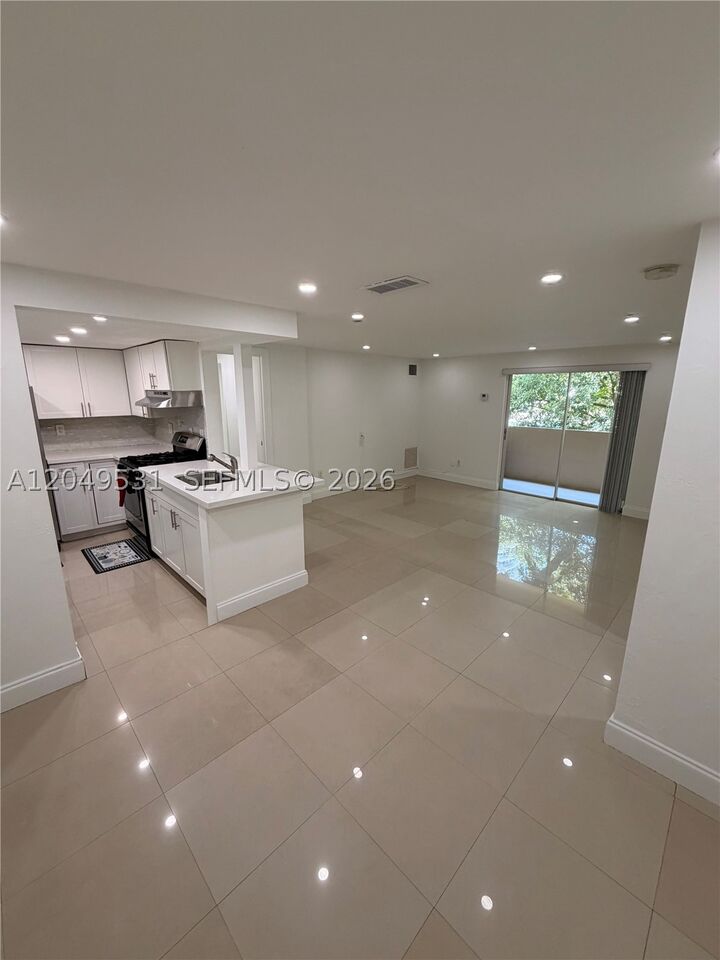 Property Photo: 2201 Brickell Ave 47 FL 33129