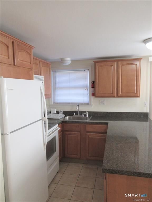 Property Photo: 271 Pequot Avenue 5 CT 06320