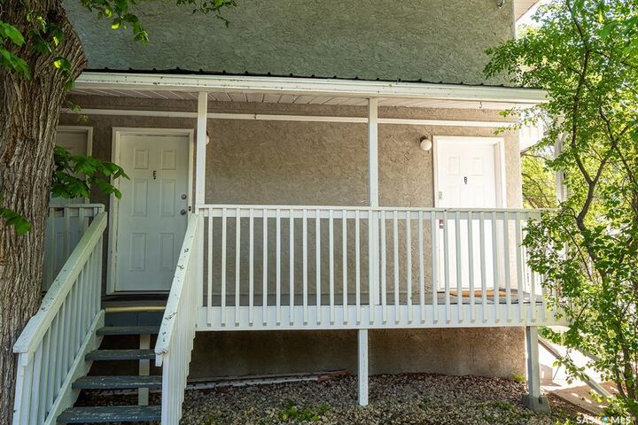 Property Photo: 1014 Colony Street B SK S7N 0S4
