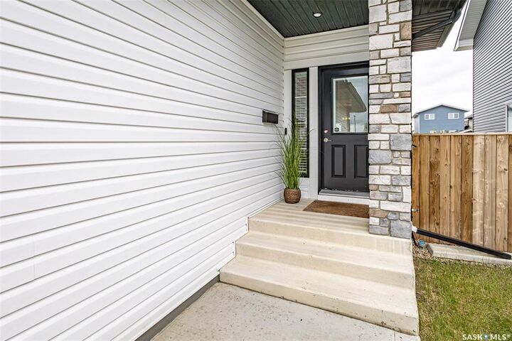Property Photo: 1348 Parr Hill Drive SK S0K 2T1