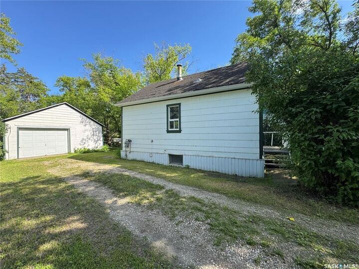 Property Photo: 409 Richmond Street SK S0G 5H0
