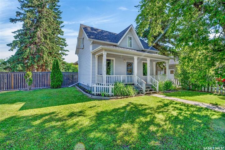 Property Photo:  116 Stovel Avenue W  SK S0E 1A0 