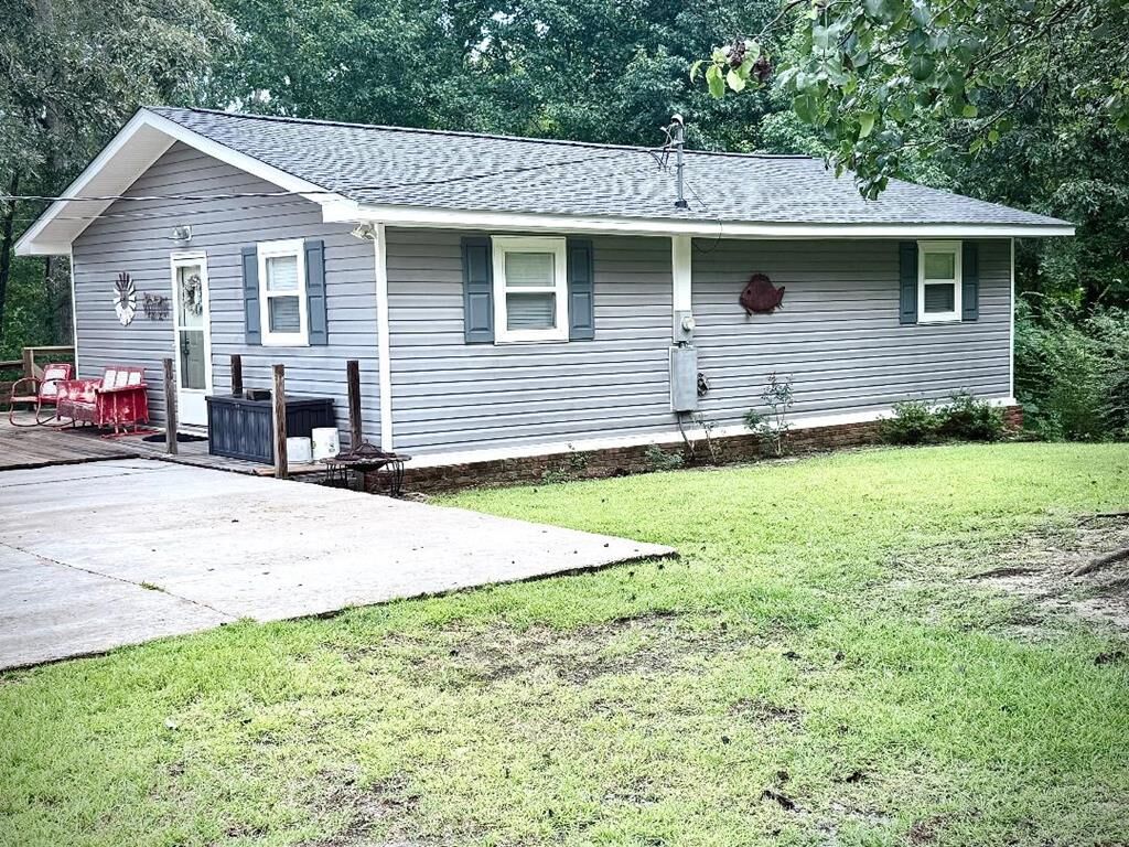 Property Photo:  1095 Lakeview Street  AL 36310 
