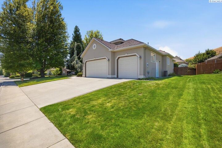 Property Photo: 2787 Leopold Ln WA 99352