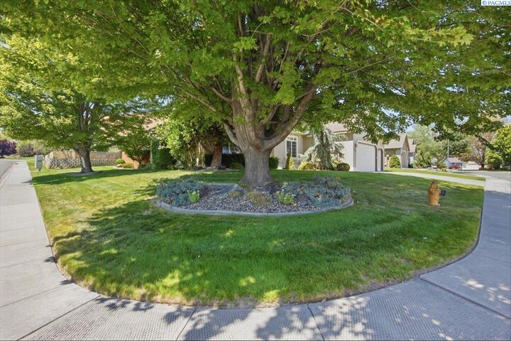 Property Photo:  2787 Leopold Ln  WA 99352 