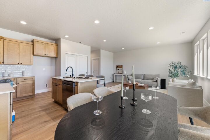 Property Photo: 721 Honeylicious St WA 99352