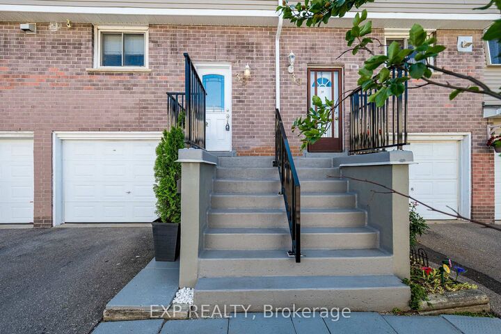 Property Photo: 400 Mississauga Valley Boulevard 38 ON L5A 3N6