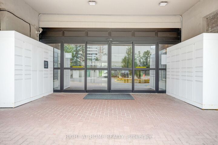 Property Photo: 3390 Weston Road 708 ON M9M 2X3