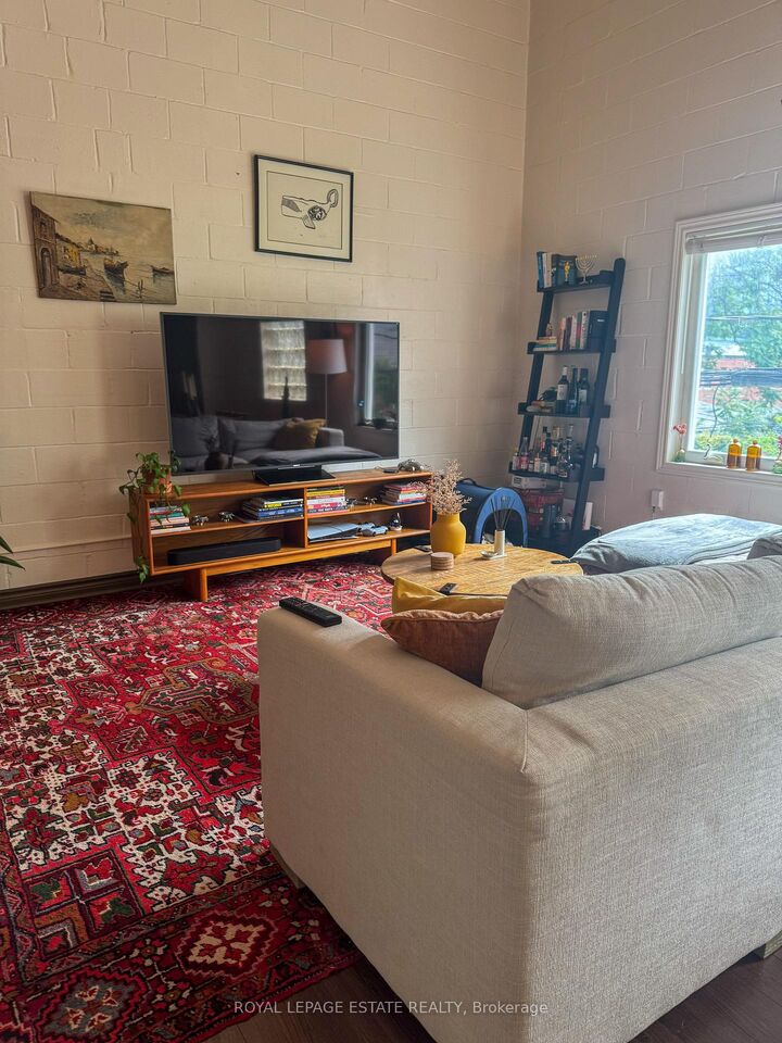 Property Photo:  325 Queen Street E 2D  ON M5A 1S9 