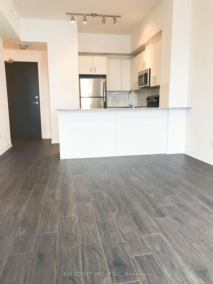 Property Photo: 11611 Yonge Street 512 ON L4E 3N8