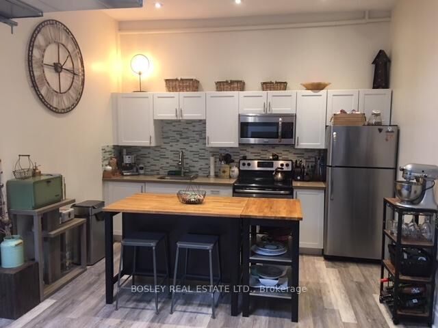 Property Photo:  137 Roncesvalles Avenue 203  ON M6R 2L2 