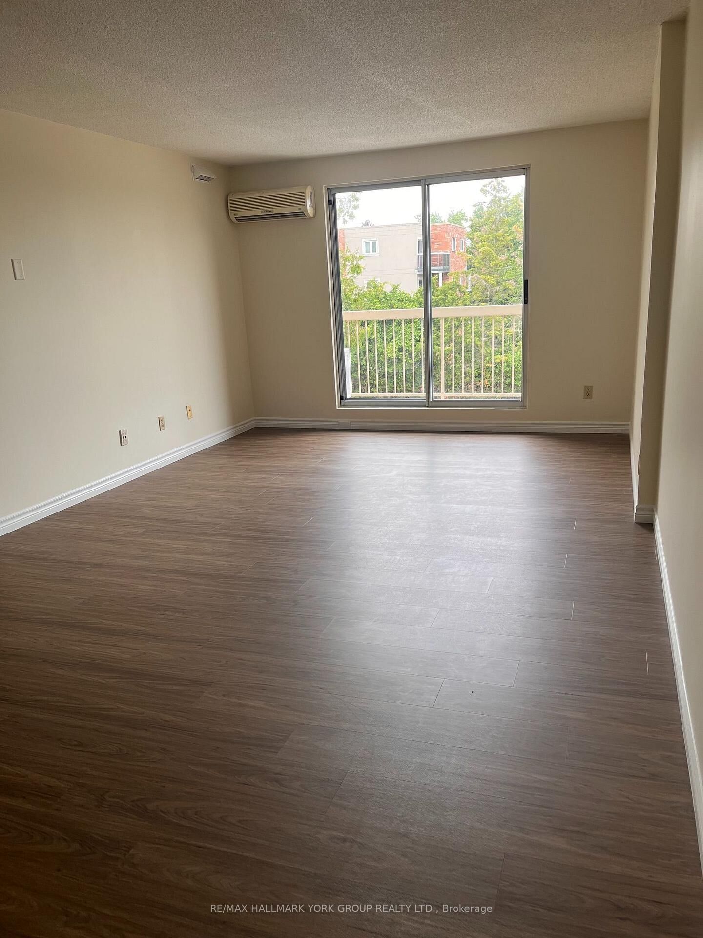 Property Photo:  131 Edgehill Drive O12  ON L4N 1L9 