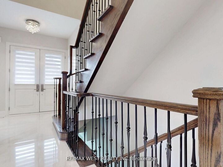 Property Photo: 5199 Symphony Court ON L5M 2M9