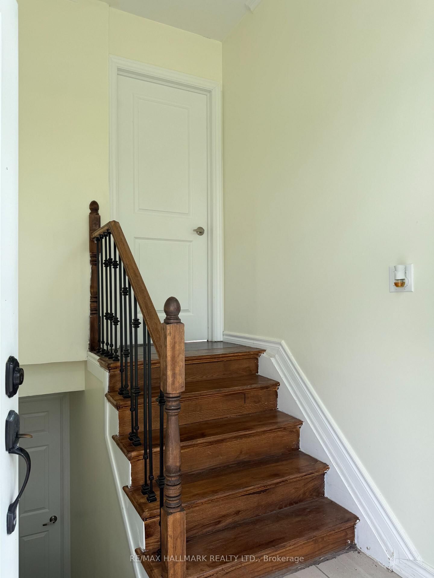 Property Photo: 41 Aurora Heights Drive ON L4G 2W6