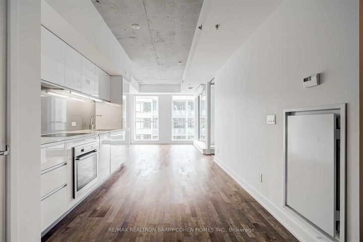 Property Photo:  20 Minowan Miikan Lane 631  ON M6J 0E5 