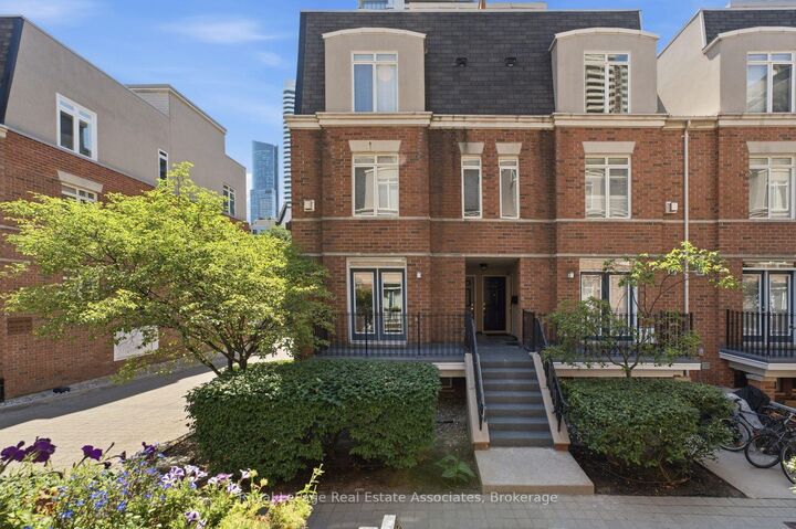 Property Photo: 415 Jarvis Street 206 ON M4Y 3C1