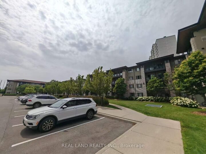 Property Photo: 570 Lolita Gardens 127 ON L5A 0A1
