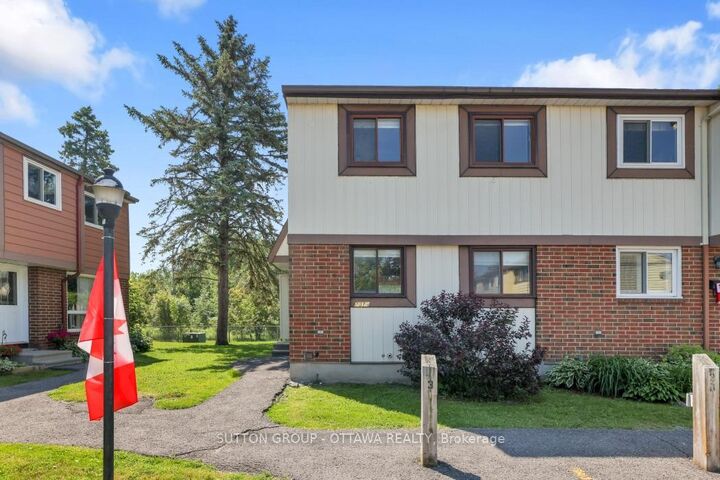 Property Photo:  2014 Falkirk Crescent  ON K1B 4Y7 
