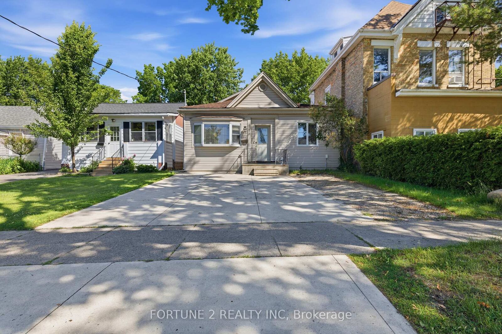 Property Photo: 570 Pall Mall Street ON N5Y 2Z7
