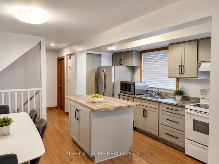 Property Photo: 911 California Avenue ON N9B 2Z5
