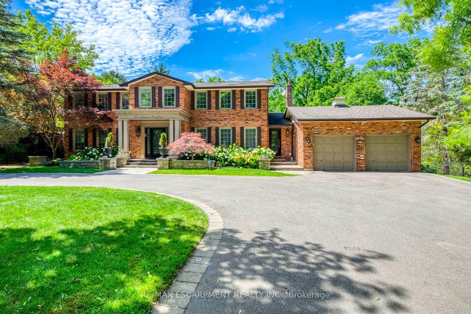 Property Photo: 1251 Lakeshore Road E ON L6J 1L5