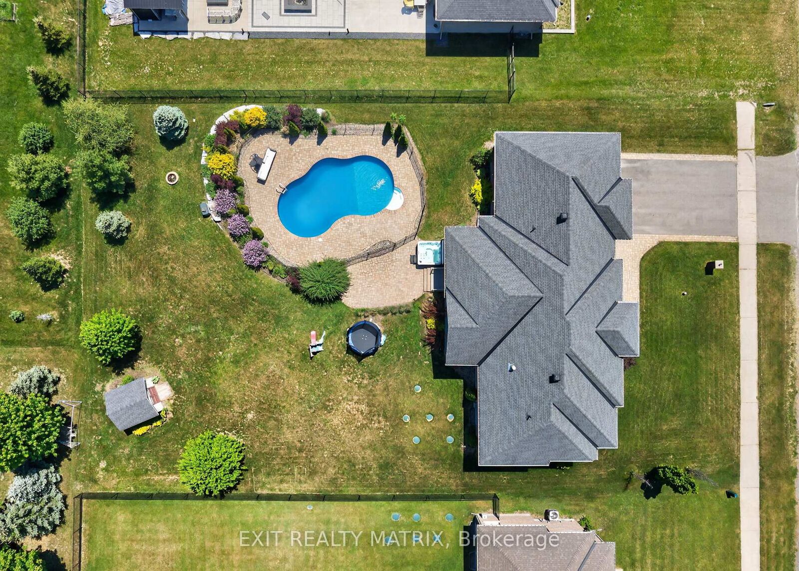 Property Photo: 1525 Rangeland Avenue ON K4P 0E1