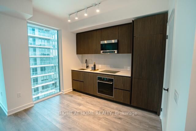 Property Photo:  117 Broadway Avenue 3003  ON M4P 1V3 