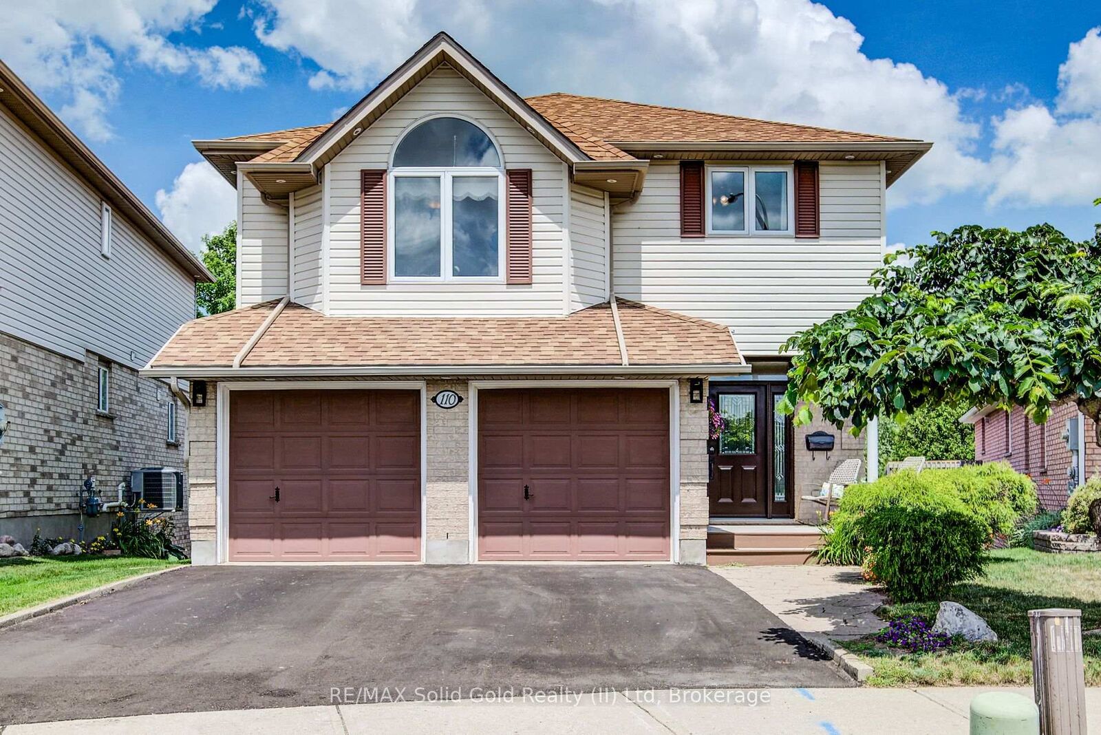 Property Photo: 110 Glencliffe Court ON N2B 3X1