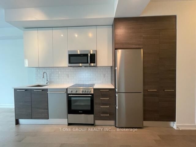 Property Photo: 28 Wellesley Street E 2905 ON M4Y 1G3