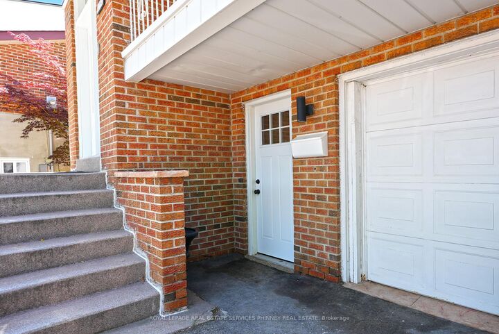 Property Photo: 2392 Cashmere Avenue Lower ON L5B 2M6