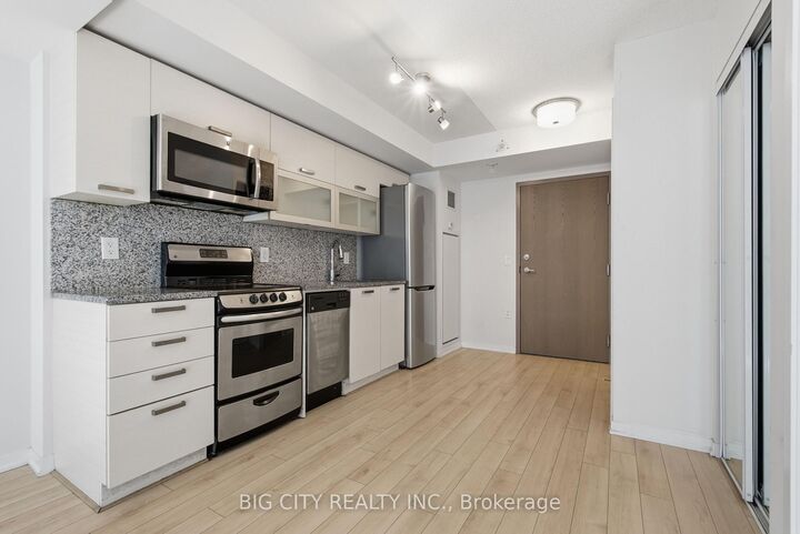 Property Photo:  36 Lisgar Street 1701E  ON M6J 0C7 